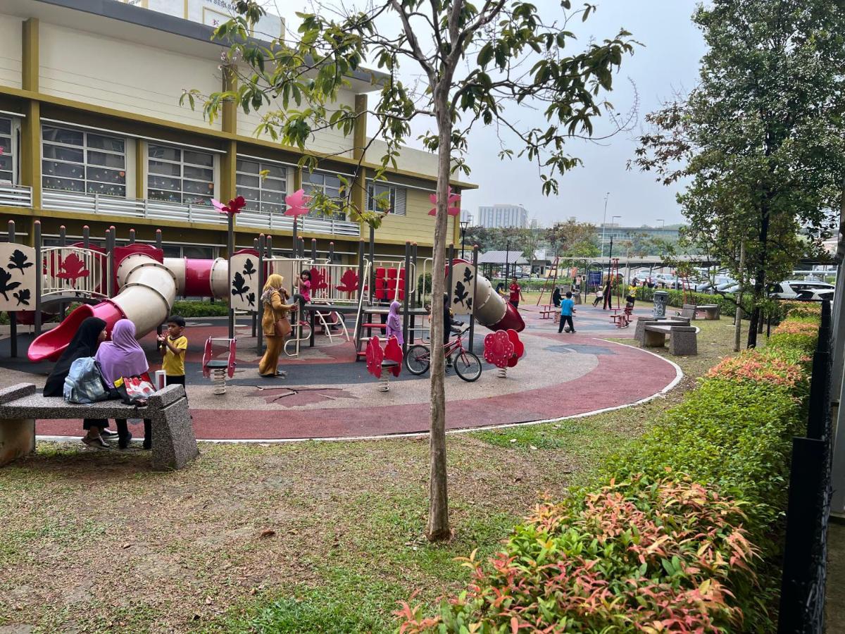 Jiejie P16 Wifi Netflix Apartment Putrajaya