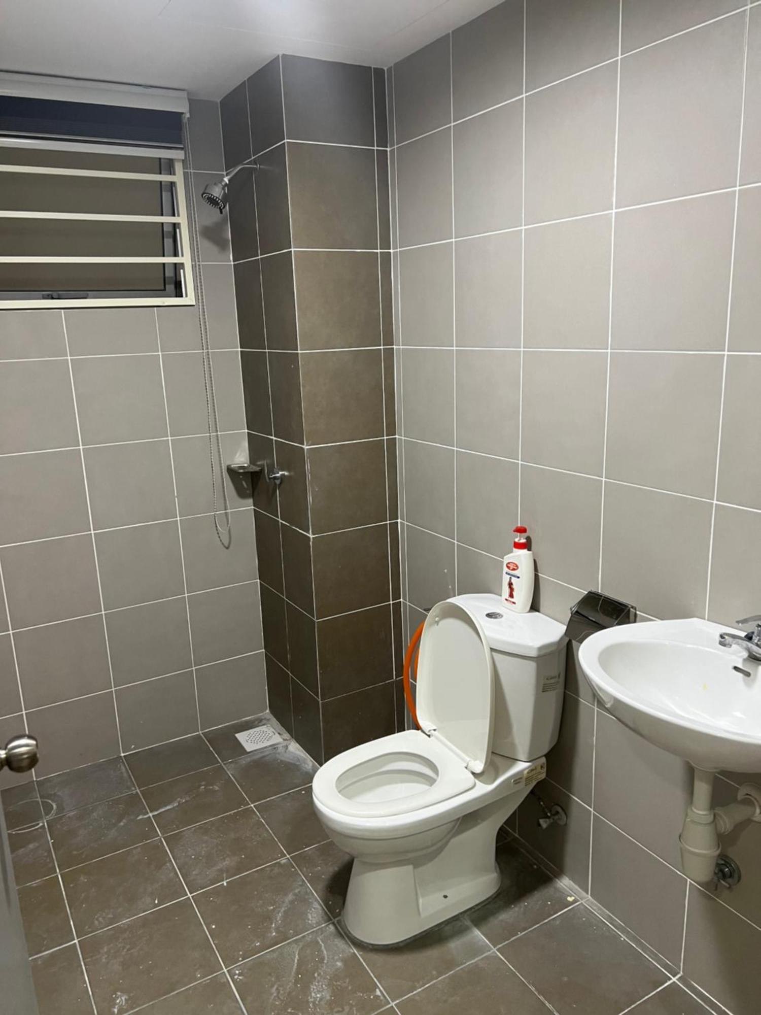 Jiejie P16 Wifi Netflix Apartment *